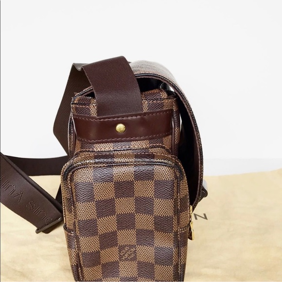 👜Louis Vuitton Melville
      Messenger Bag - Picture 4 of 8